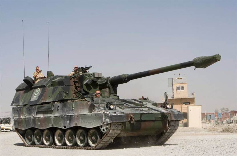A self-propelled howitzer.