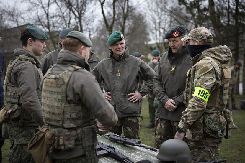 The king in conversation with military personnel.