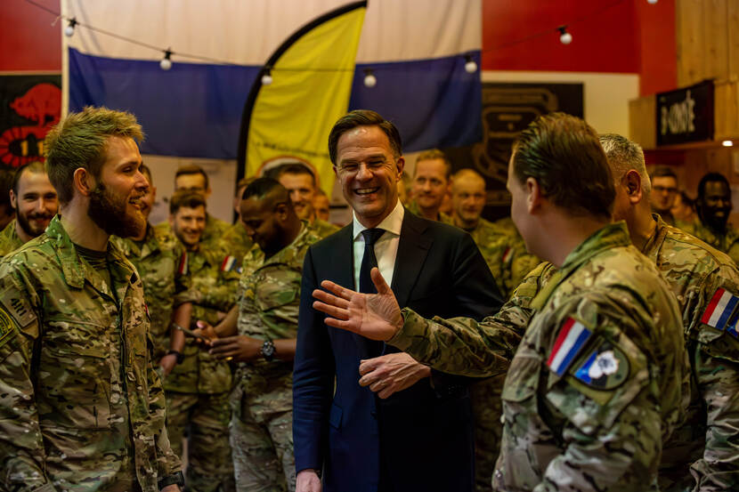 Prime Minister Mark Rutte together with Dutch troops in Lithuania.