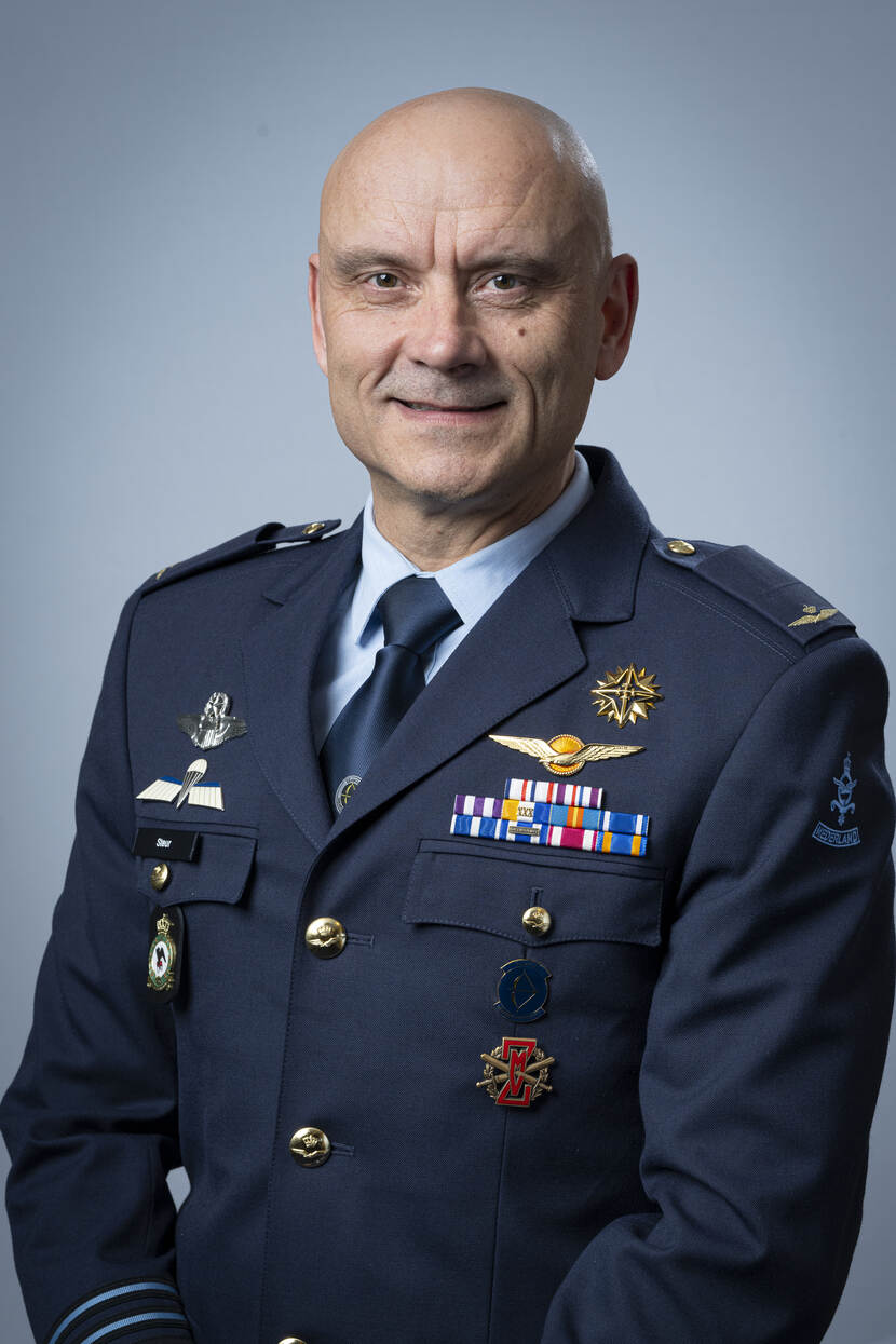 Lieutenant General André Steur.