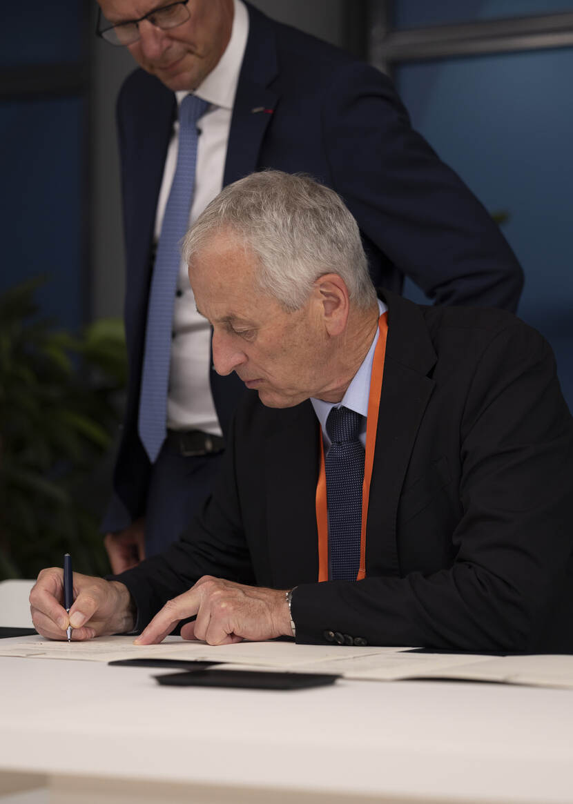 NATO allies signing during the NATO Summit Defence Industry Forum