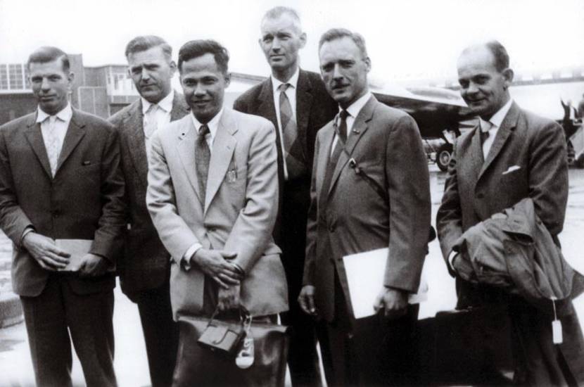 5 hygienists and a doctor ready for departure to Congo on 10 August 1960.