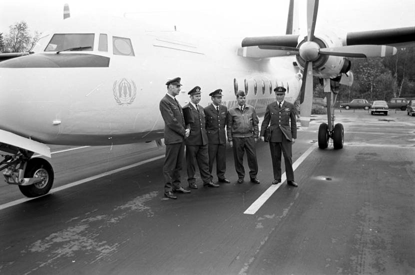 The crew of the UNHCR C-7 aircraft ready for departure from Soesterberg air base on 24 October 1972.