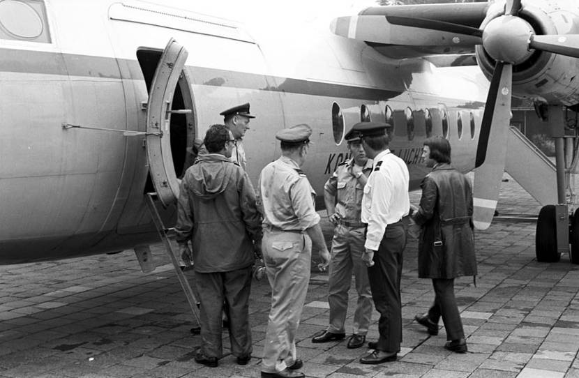 The crew of the C-12 under command of Captain Soons, ready for departure.