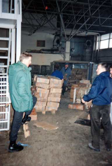 Lieutenant Colonel Voorthuijzen and Captain Verzijl during talks.