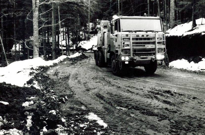 After the snow: mud. A DAF YBZ 3300 recovery vehicle from the UNPROFOR transport battalion driving through Central Bosnia (February 1995).