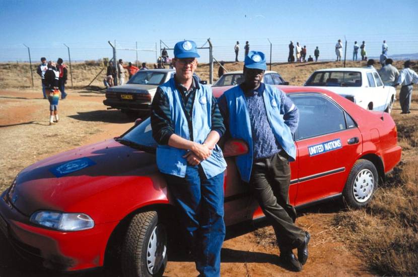 Lieutenant A. Sietsema of the Royal Netherlands Marechaussee (left) in 1993 with his chauffeur in Ratanda near Johannesburg during a political demonstration.