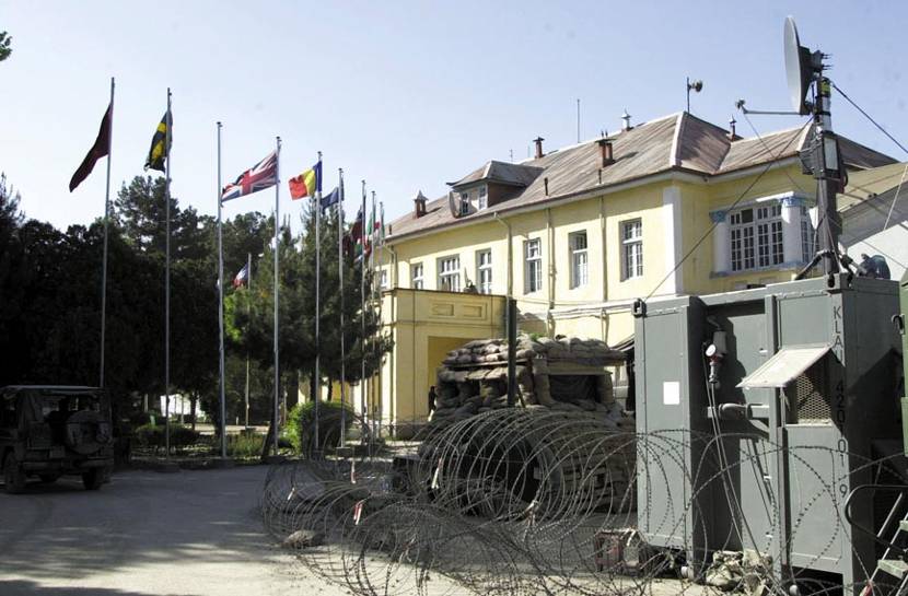 ISAF III’s staff was housed in the main building of the Military Sports Club in the centre of Kabul. The ISAF Joint Operations Centre (JOC) is visible in the foreground, on the right.