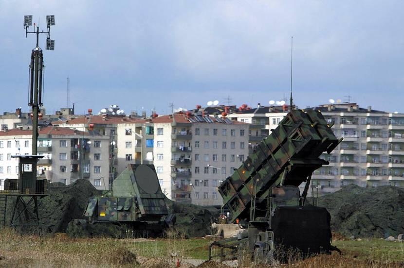 A Patriot launch installation of the Guided Missile Group in position close to the Turkish town of Diyarbakir (March 2003).