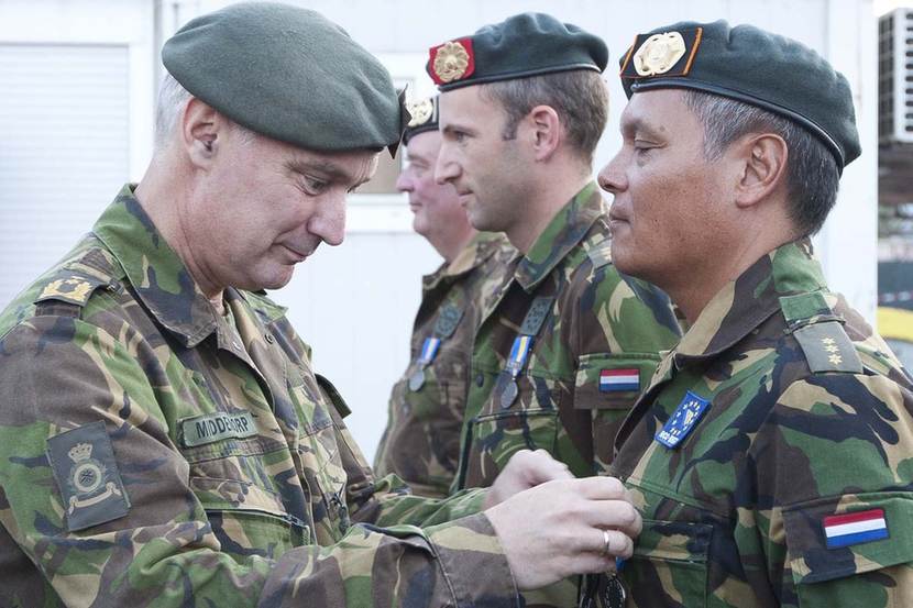 Major General Tom Middendorp awards the EU medal with the Operation Althea clasp.